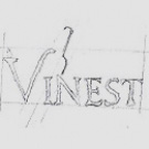 Szkic ukazujący proces tworzenia logo Vinest.